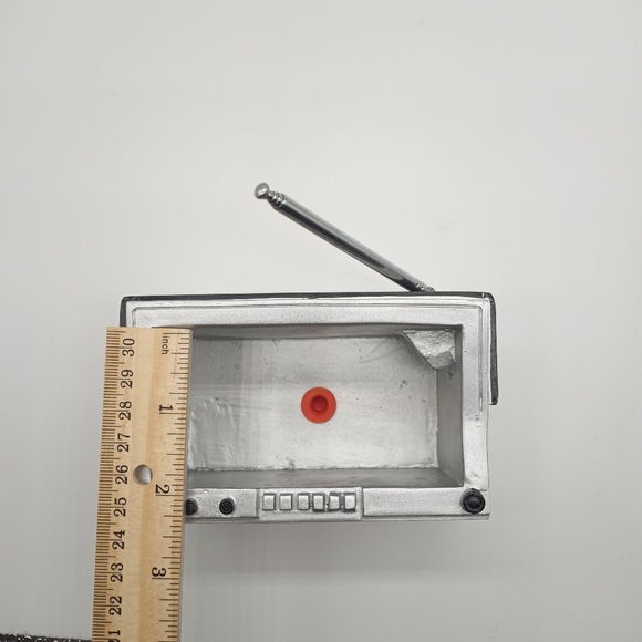 Retro radio succulent plant holder - Picture 6 of 9